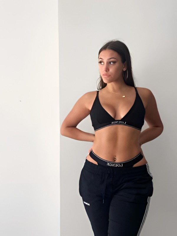 Агата привлекательная девушка из Североморск цена от 2500 руб